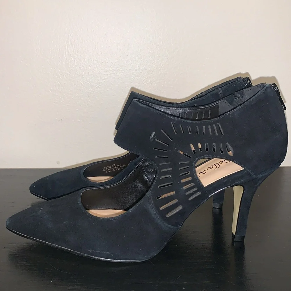 Bella Vita Dani dress shootie with cutouts womens Pump. Size 9 Wide.